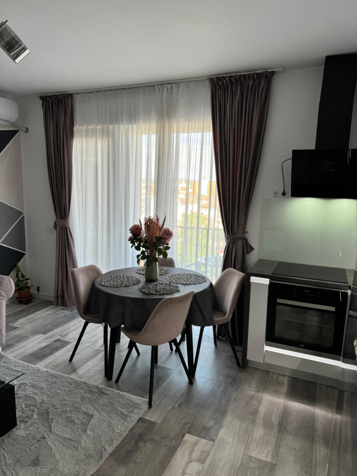 Apartamento Magnific Oradea Exterior foto